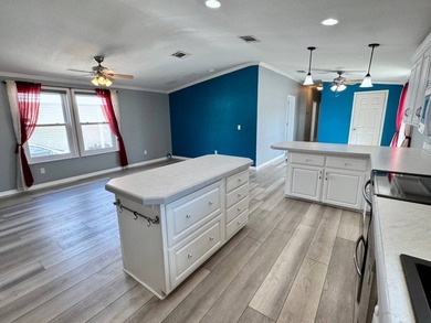 Spacious 2015 luxury-style home offering high ceilings and an - photo 8