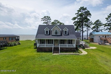 Nestled along the shores of the Pamlico River, this waterfront