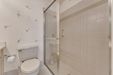 Welcome to this well-appointed single-story residence in Hampton - photo 15