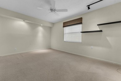 Welcome to this well-appointed single-story residence in Hampton - photo 16