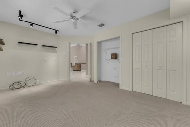 Welcome to this well-appointed single-story residence in Hampton - photo 17