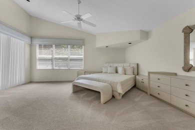 Welcome to this well-appointed single-story residence in Hampton - photo 20