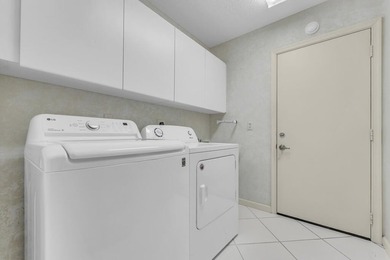 Welcome to this well-appointed single-story residence in Hampton - photo 37