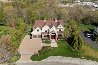 Gorgeous Colonial Style Home Nestled In A Secure And Exclusive - photo 3