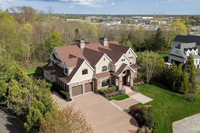 Gorgeous Colonial Style Home Nestled In A Secure And Exclusive - photo 4
