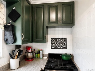 2nd Floor Unit in the Heart of Amityville Village. Close to - photo 12