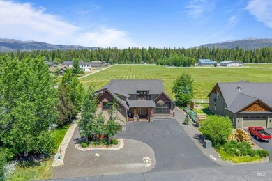 Set against a stunning backdrop of open pasture and mountain - photo 4