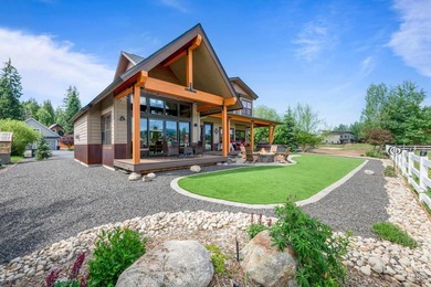Set against a stunning backdrop of open pasture and mountain - photo 10