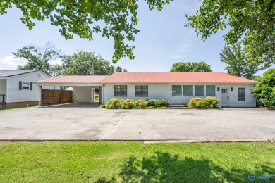 Lake Home For Sale in Gaylesville, Alabama