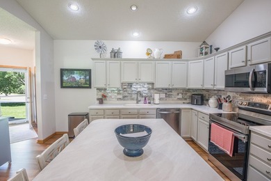 Discover this beautifully refreshed 3-bedroom, 3-bath townhome - photo 5