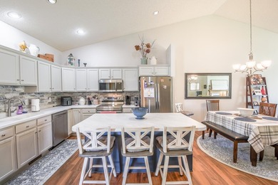 Discover this beautifully refreshed 3-bedroom, 3-bath townhome - photo 6