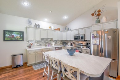 Discover this beautifully refreshed 3-bedroom, 3-bath townhome - photo 9