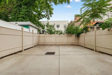 Welcome to this well-maintained three-family home in the Bronx - photo 21