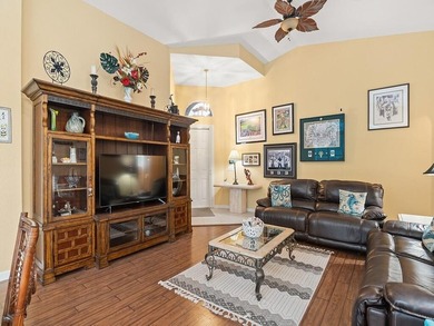 Indoor-outdoor living takes center stage in this well-maintained - photo 22