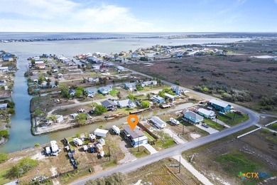 Canal-front turnkey coastal retreat with private fishing dock - photo 26
