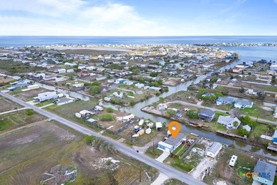 Canal-front turnkey coastal retreat with private fishing dock - photo 27