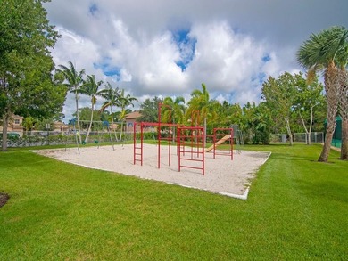 Indoor-outdoor living takes center stage in this well-maintained - photo 31