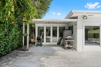 Nestled on prestigious Prairie Avenue in the heart of Mid-Beach - photo 15