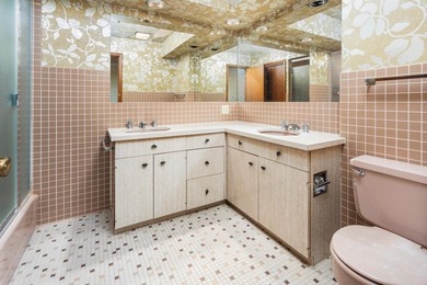 Step into a true time capsule of style-this one-of-a-kind 3 bed - photo 18