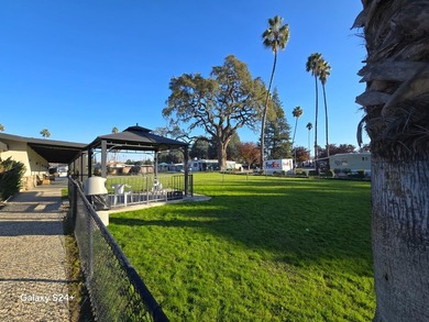 2 bedroom, 1 bathroom mobile home with an expando. Located in - photo 25