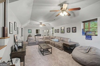 Welcome home to this spacious 5 bedroom, 4.5 bathroom residence - photo 26
