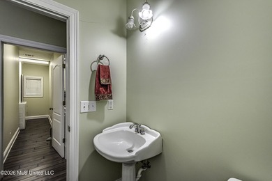 Welcome home to 8 Lakeview Drive in Raymond! Situated on a one - photo 27