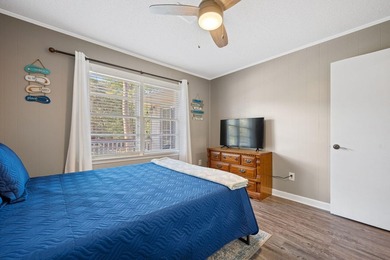 Just a short walk from the sand, this classic Edisto Beach home - photo 14