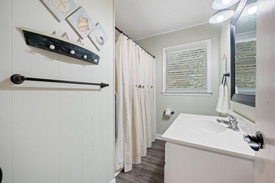 Just a short walk from the sand, this classic Edisto Beach home - photo 23