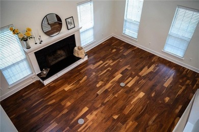 Welcome to this immaculate, move-in ready home in Lake Forest! - photo 4