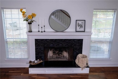 Welcome to this immaculate, move-in ready home in Lake Forest! - photo 6