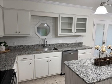 Welcome to this immaculate, move-in ready home in Lake Forest! - photo 10