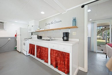 Just a short walk from the sand, this classic Edisto Beach home - photo 41