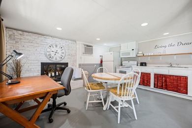 Just a short walk from the sand, this classic Edisto Beach home - photo 42