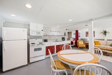 Just a short walk from the sand, this classic Edisto Beach home - photo 43