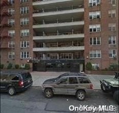 Spacious, Sun-Drenched Renovated Jr 4 in the Heart of Flushing - photo 6