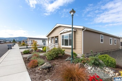 Lightly lived in 3 bedroom 2 bath home in desirable Lavender - photo 4