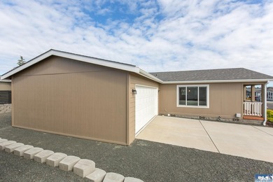 Lightly lived in 3 bedroom 2 bath home in desirable Lavender - photo 6
