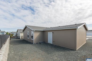 Lightly lived in 3 bedroom 2 bath home in desirable Lavender - photo 7