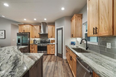 Welcome home to the perfect blend of luxury, comfort, and - photo 14