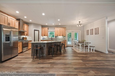 Welcome home to the perfect blend of luxury, comfort, and - photo 16