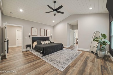Welcome home to the perfect blend of luxury, comfort, and - photo 18