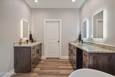 Welcome home to the perfect blend of luxury, comfort, and - photo 20