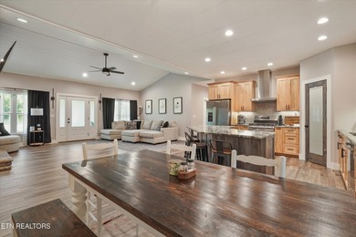 Welcome home to the perfect blend of luxury, comfort, and - photo 23