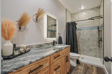 Welcome home to the perfect blend of luxury, comfort, and - photo 26