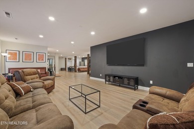 Welcome home to the perfect blend of luxury, comfort, and - photo 30