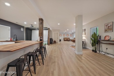 Welcome home to the perfect blend of luxury, comfort, and - photo 33