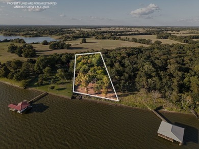 Your lakefront getaway awaits on the shimmering shores of Lake - photo 4