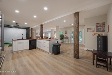 Welcome home to the perfect blend of luxury, comfort, and - photo 35