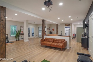 Welcome home to the perfect blend of luxury, comfort, and - photo 37