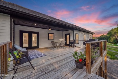Welcome home to the perfect blend of luxury, comfort, and - photo 39